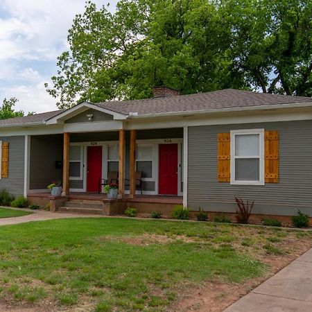 Rock & Roll House, Fiber Internet, Roku Tv, Washer & Dryer, By Dt Chickasha & Leg Lamp! Εξωτερικό φωτογραφία