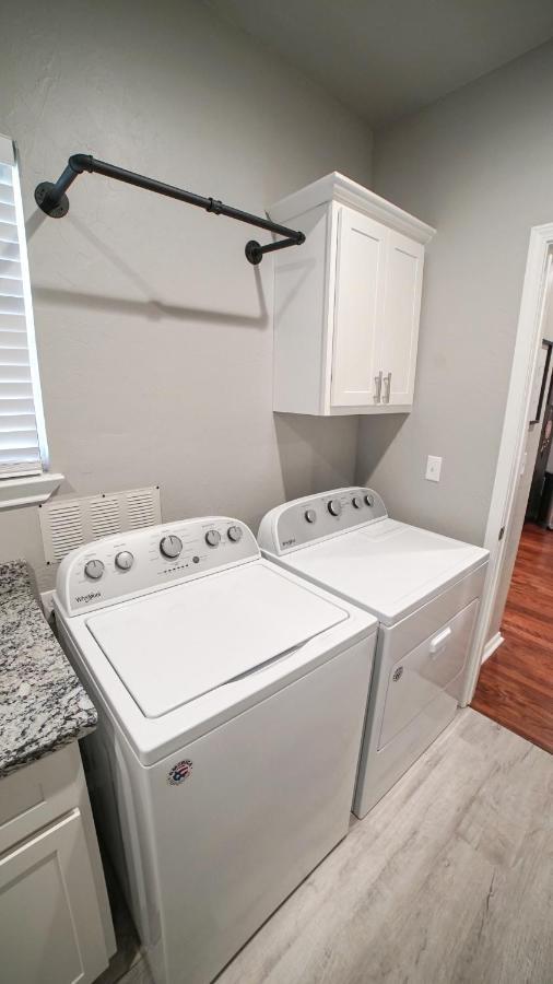 Rock & Roll House, Fiber Internet, Roku Tv, Washer & Dryer, By Dt Chickasha & Leg Lamp! Εξωτερικό φωτογραφία