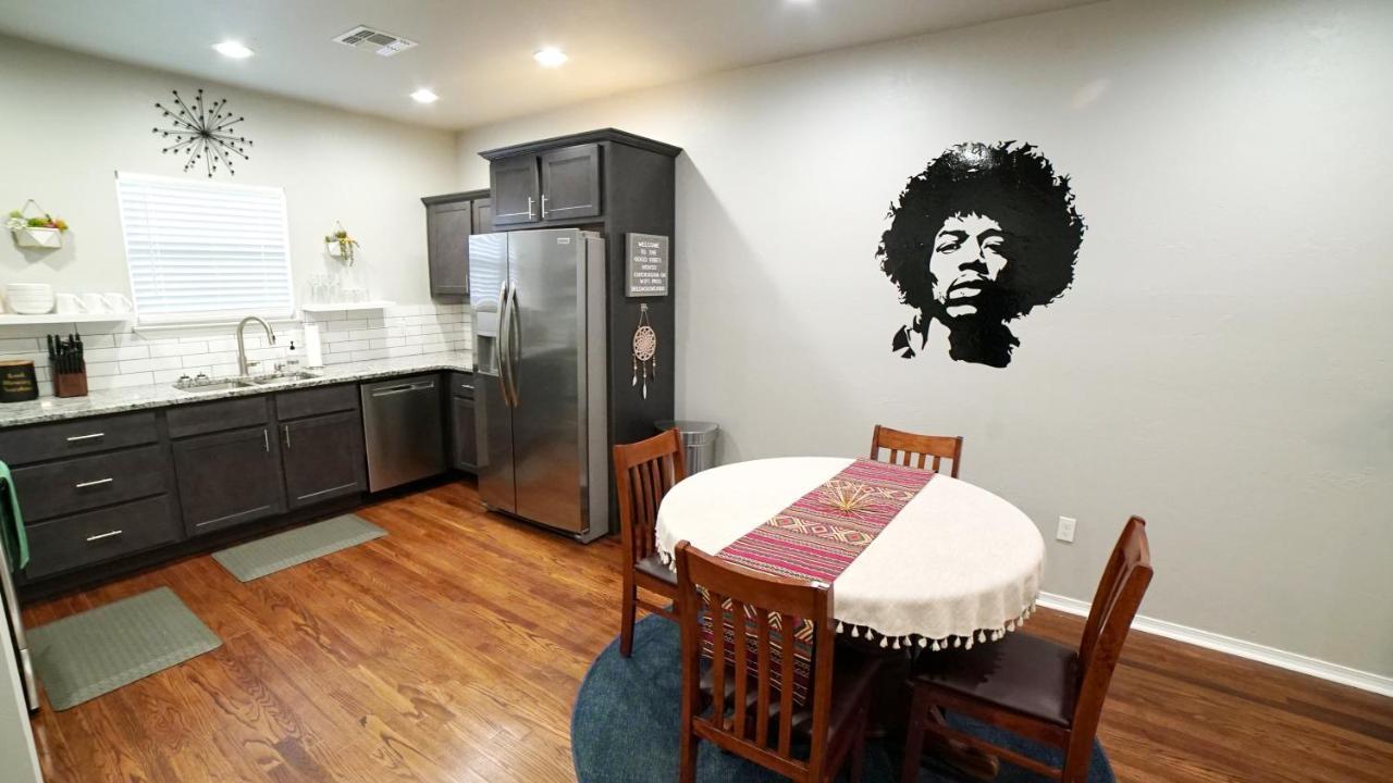 Rock & Roll House, Fiber Internet, Roku Tv, Washer & Dryer, By Dt Chickasha & Leg Lamp! Εξωτερικό φωτογραφία