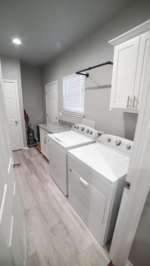 Rock & Roll House, Fiber Internet, Roku Tv, Washer & Dryer, By Dt Chickasha & Leg Lamp! Εξωτερικό φωτογραφία