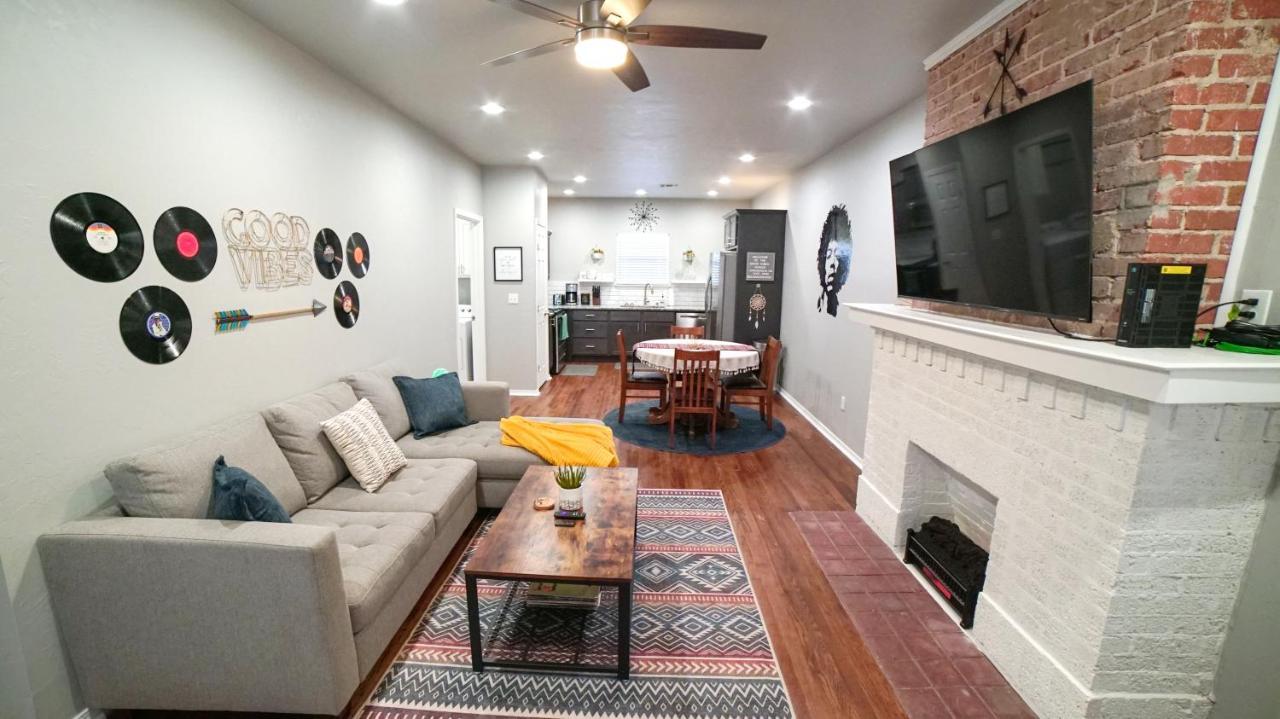 Rock & Roll House, Fiber Internet, Roku Tv, Washer & Dryer, By Dt Chickasha & Leg Lamp! Εξωτερικό φωτογραφία