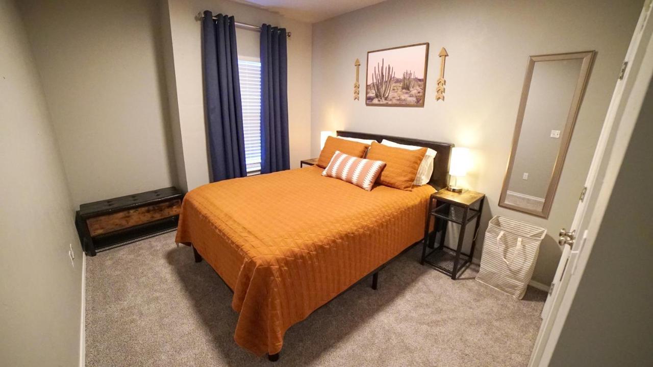 Rock & Roll House, Fiber Internet, Roku Tv, Washer & Dryer, By Dt Chickasha & Leg Lamp! Εξωτερικό φωτογραφία