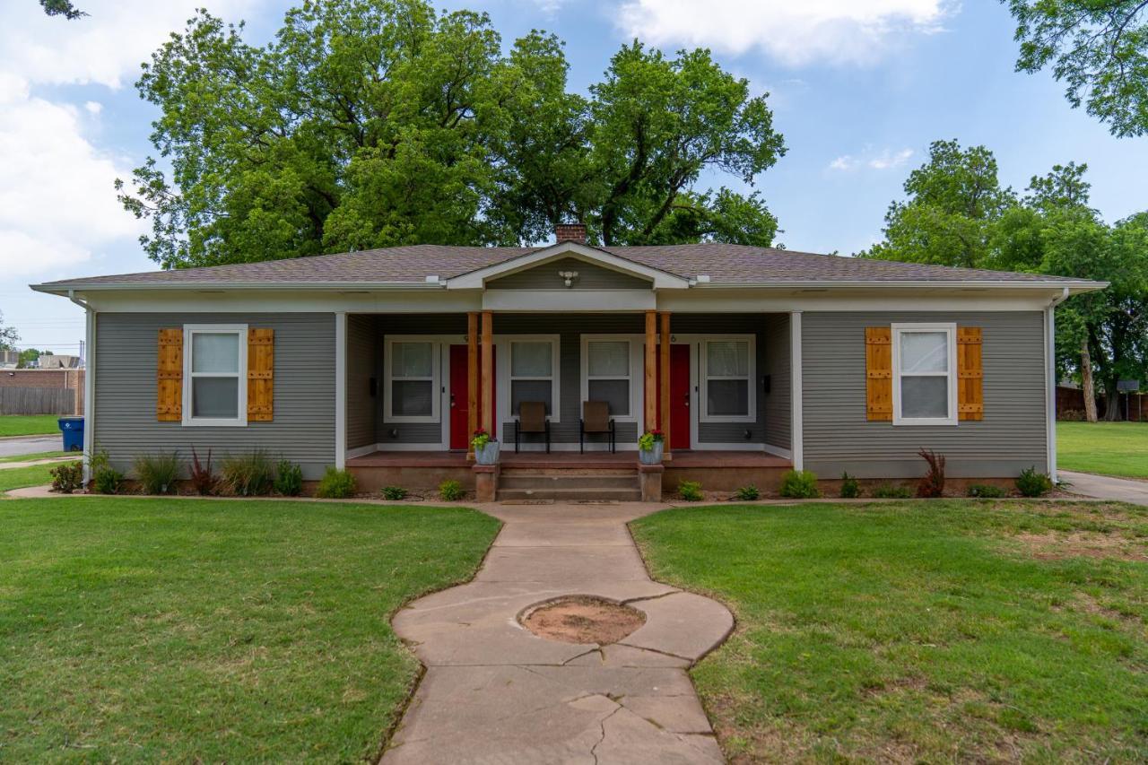 Rock & Roll House, Fiber Internet, Roku Tv, Washer & Dryer, By Dt Chickasha & Leg Lamp! Εξωτερικό φωτογραφία