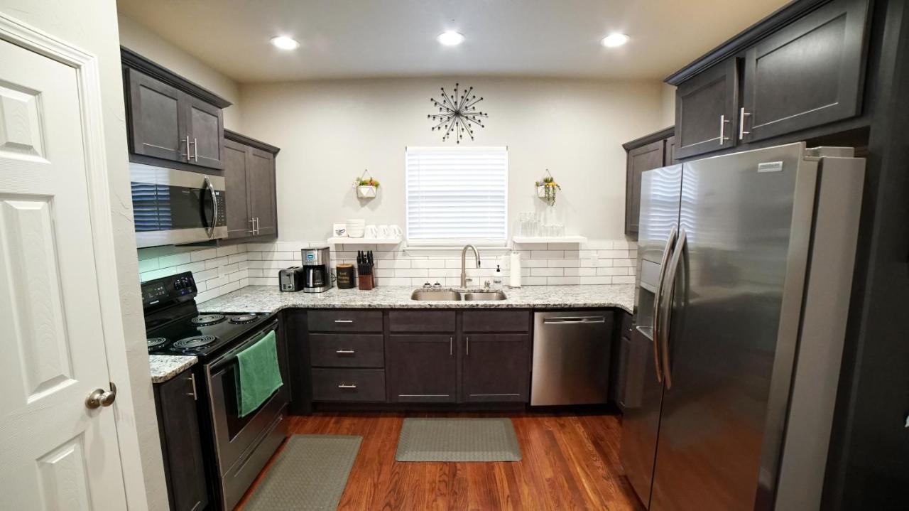 Rock & Roll House, Fiber Internet, Roku Tv, Washer & Dryer, By Dt Chickasha & Leg Lamp! Εξωτερικό φωτογραφία