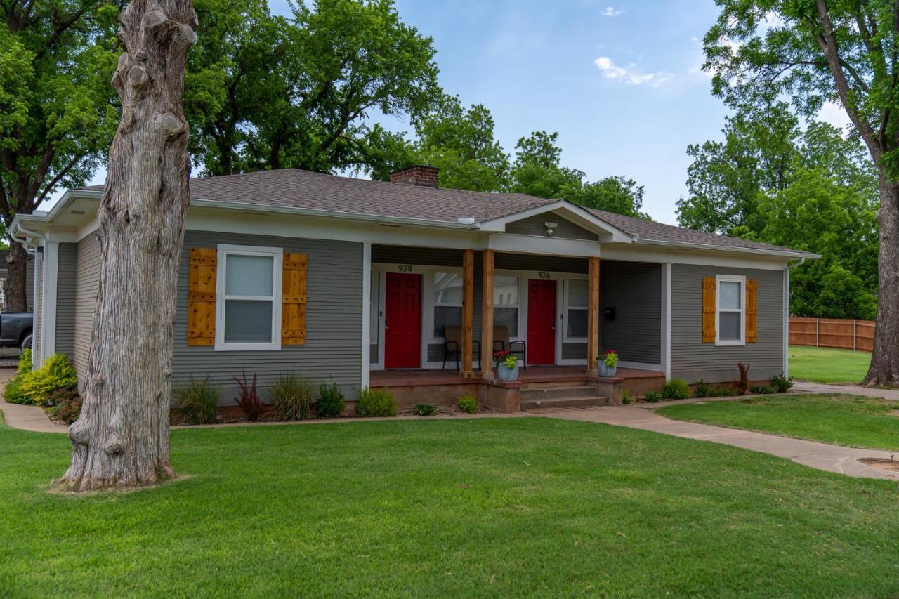 Rock & Roll House, Fiber Internet, Roku Tv, Washer & Dryer, By Dt Chickasha & Leg Lamp! Εξωτερικό φωτογραφία