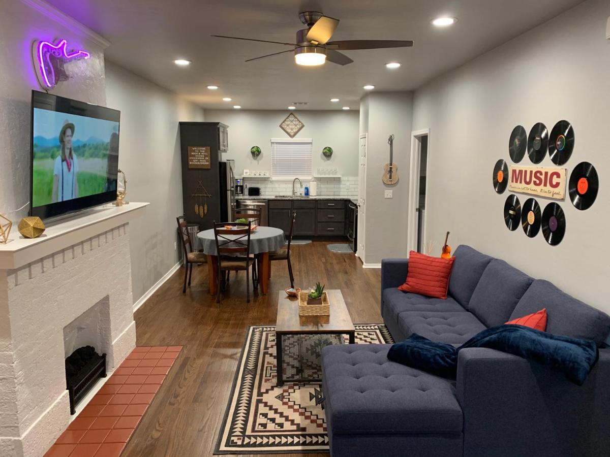 Rock & Roll House, Fiber Internet, Roku Tv, Washer & Dryer, By Dt Chickasha & Leg Lamp! Εξωτερικό φωτογραφία