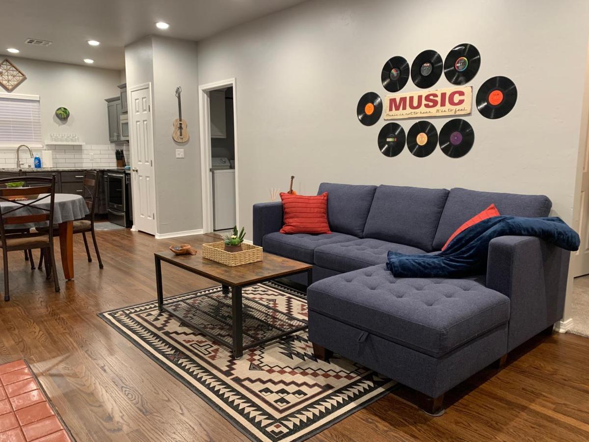 Rock & Roll House, Fiber Internet, Roku Tv, Washer & Dryer, By Dt Chickasha & Leg Lamp! Εξωτερικό φωτογραφία