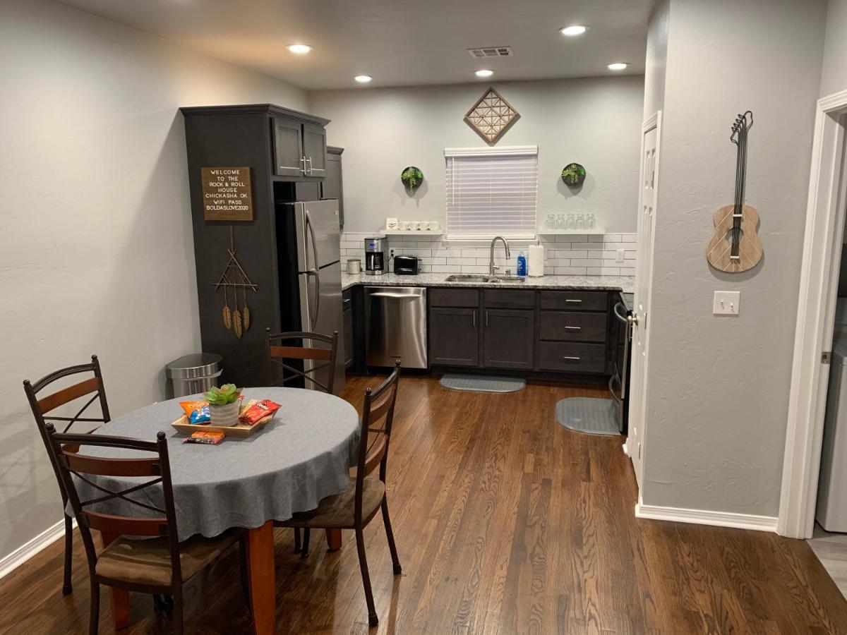 Rock & Roll House, Fiber Internet, Roku Tv, Washer & Dryer, By Dt Chickasha & Leg Lamp! Εξωτερικό φωτογραφία
